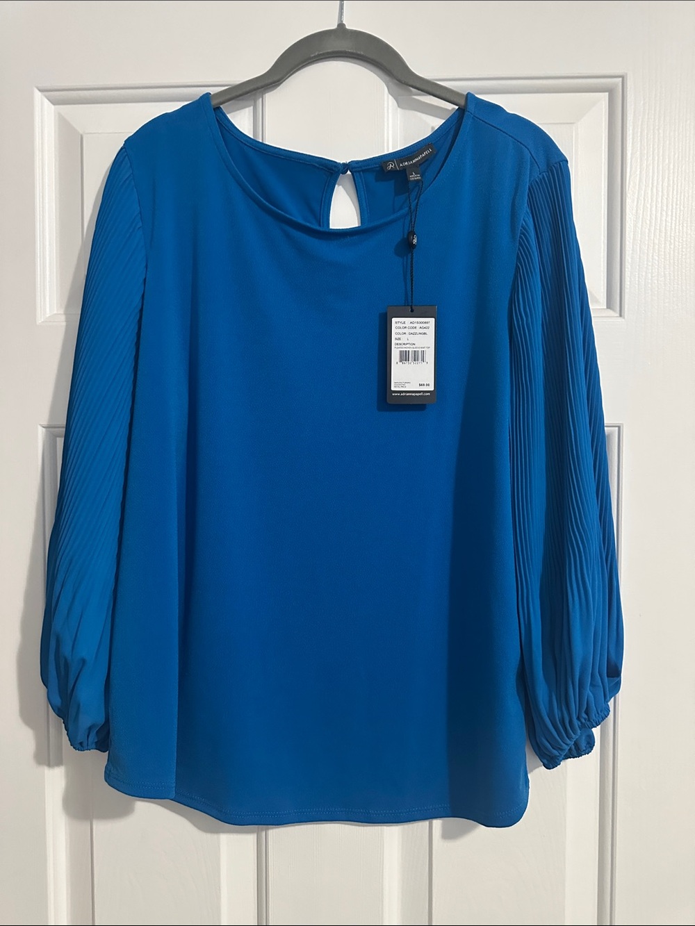 NWT Adrianna Papell Blue Pleated Sleeve Blouse. Size L.   Pretty!!!
